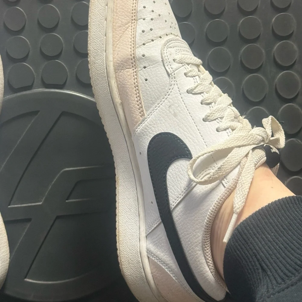 Nike Women's White Sneakers 8,5